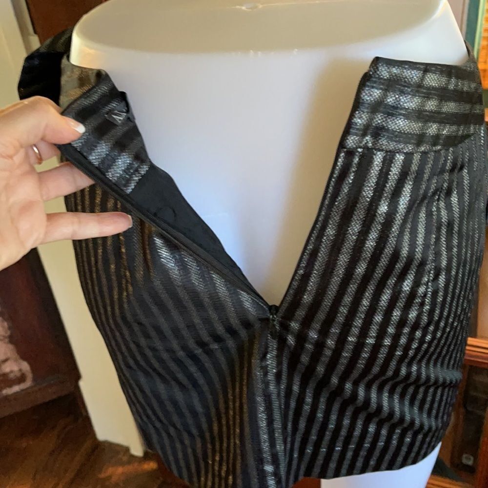 Armani Sz 4 *BOW* BLK&Silver Lined Mini Skirt - Picture 8 of 11
